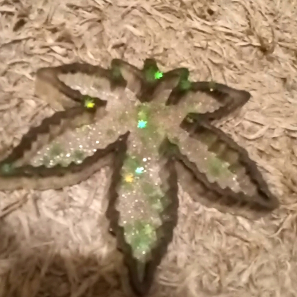 Resin Weed /Leaf Ashtray